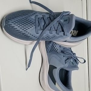 Womens Nike Zoom - Size 7